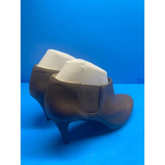 Me Too Megan Brown Leather Ankle Bootie Women's size 8 3" Heel - Picture 6 of 10